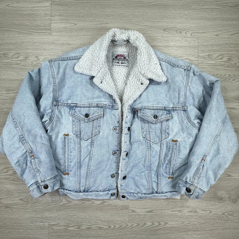 VTG Levi's Mens Denim Jacket Sherpa Lined Trucker Light Wash Small Fleece Collar